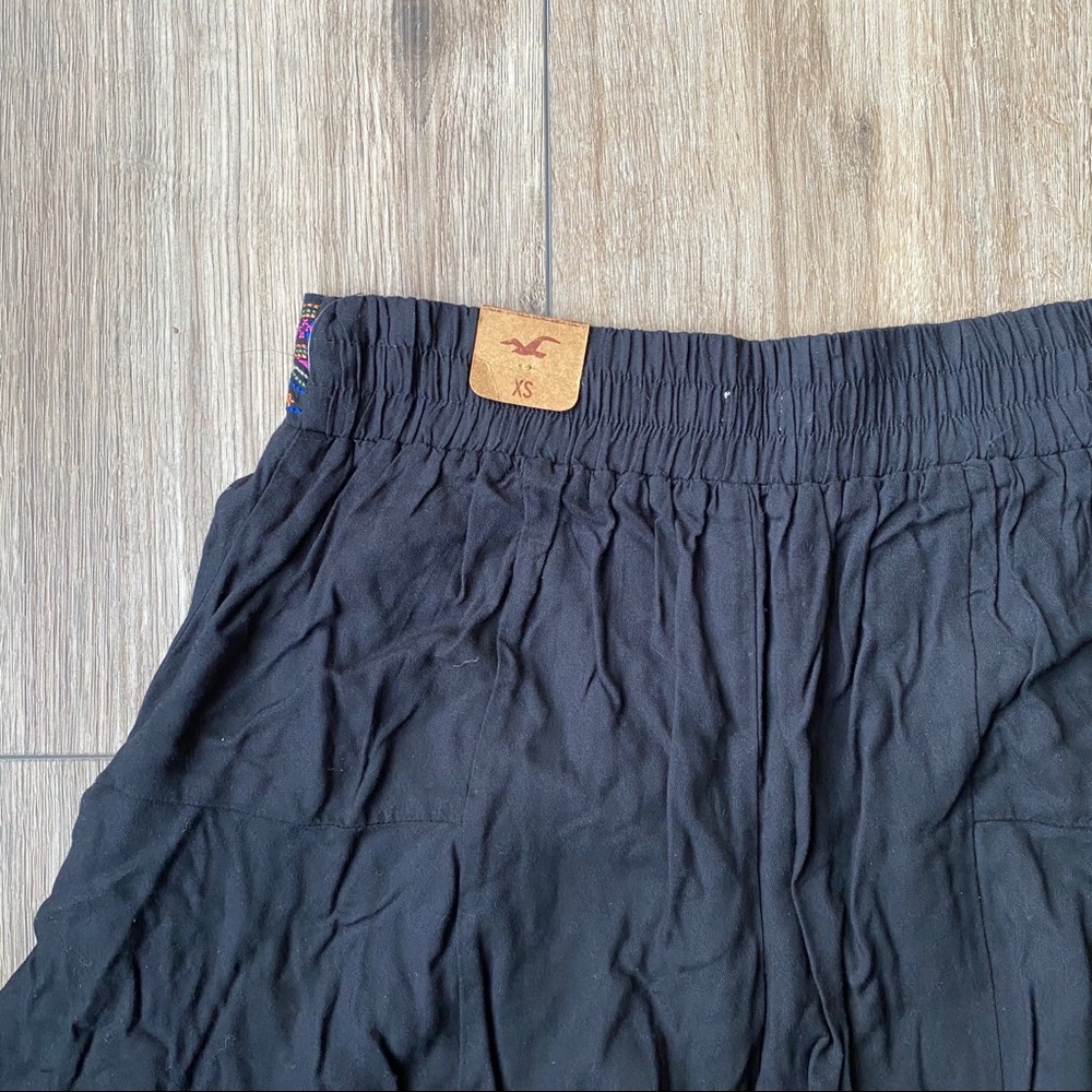 🆕 Hollister Black Embroidered Flowy Shorts - Picture 4 of 4
